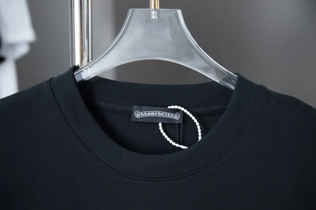 🅿️190 Ch*ome Hearte 25SS early spring new style Crow heart graffiti printed hot diamond short sleeves Light luxury essential item for daily commuting for men and women Correct version Welcome to compare Detailed features · 320g 100% pure cotton double yarn jersey fabric · Custom dyed in the same cylinder, special thickened 32 pieces double-strand 1X1 thread · Digital direct printing ➕Imported Australian pearlescent diamonds · Double needle stitching and cross-stitch technology · Original main mark, washed tag, brand moisture-proof paper packaging Color: black/white/rose red/grey Size: S/M/L/XL